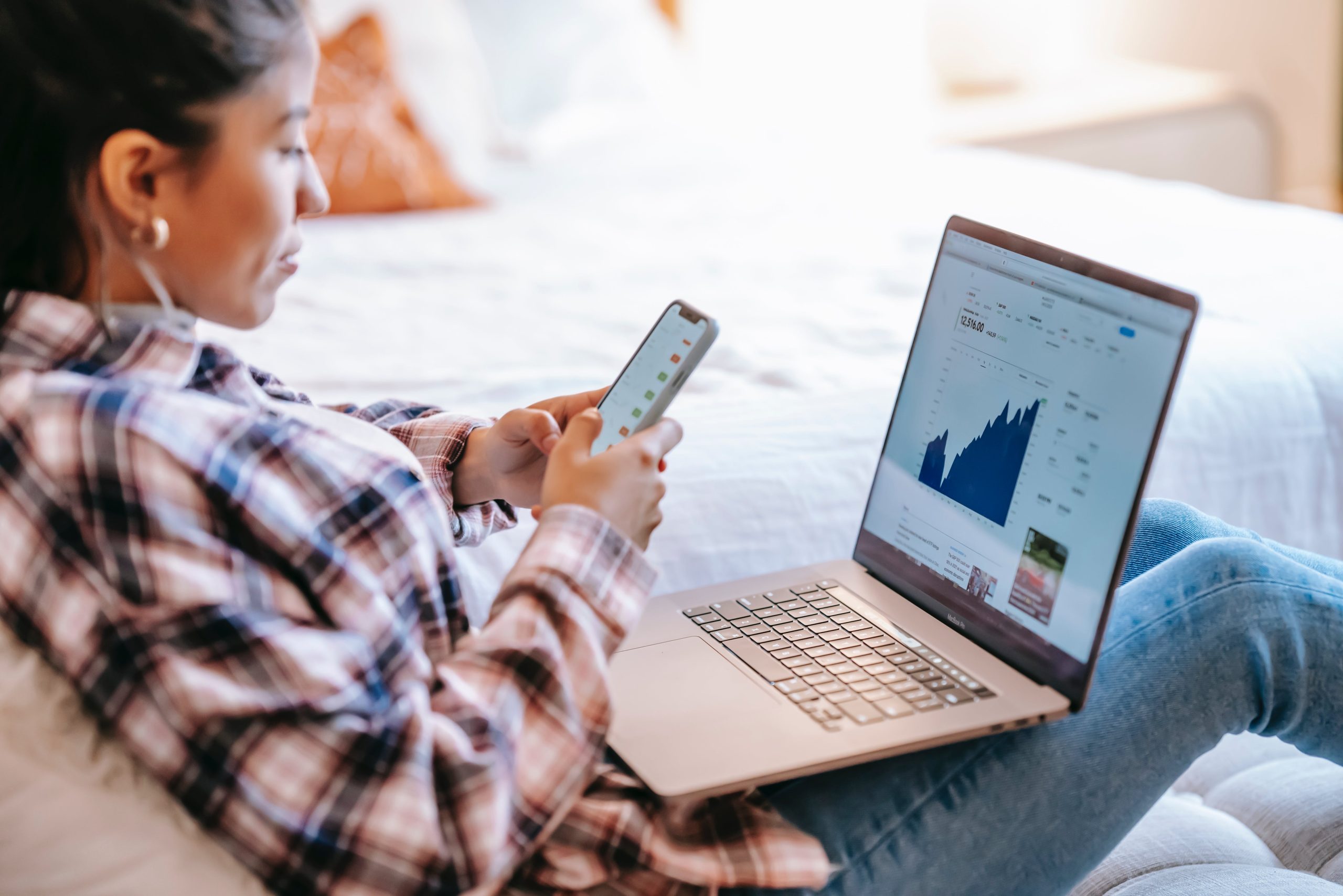 image of women thinking what is a 401k, holding a laptop